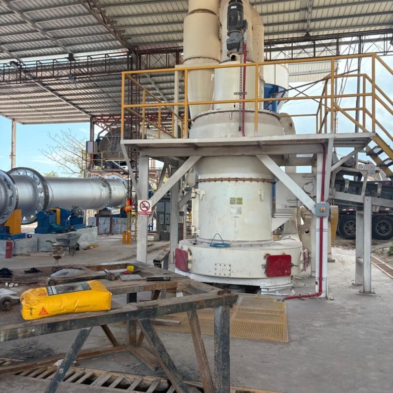 Cercana a Ciudad, Cantera + Planta de Fertilizantes: en Explotacion – Puzolana Blanca, con Contratos