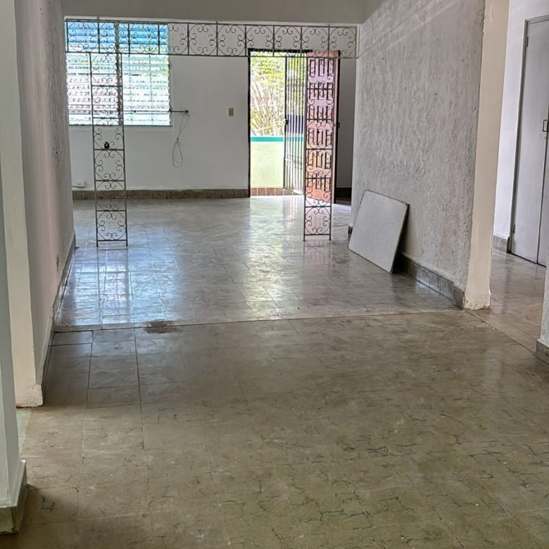 Casa para uso Comercial – Carrasquilla: RM3, Cercana a Vía España y Parque Omar