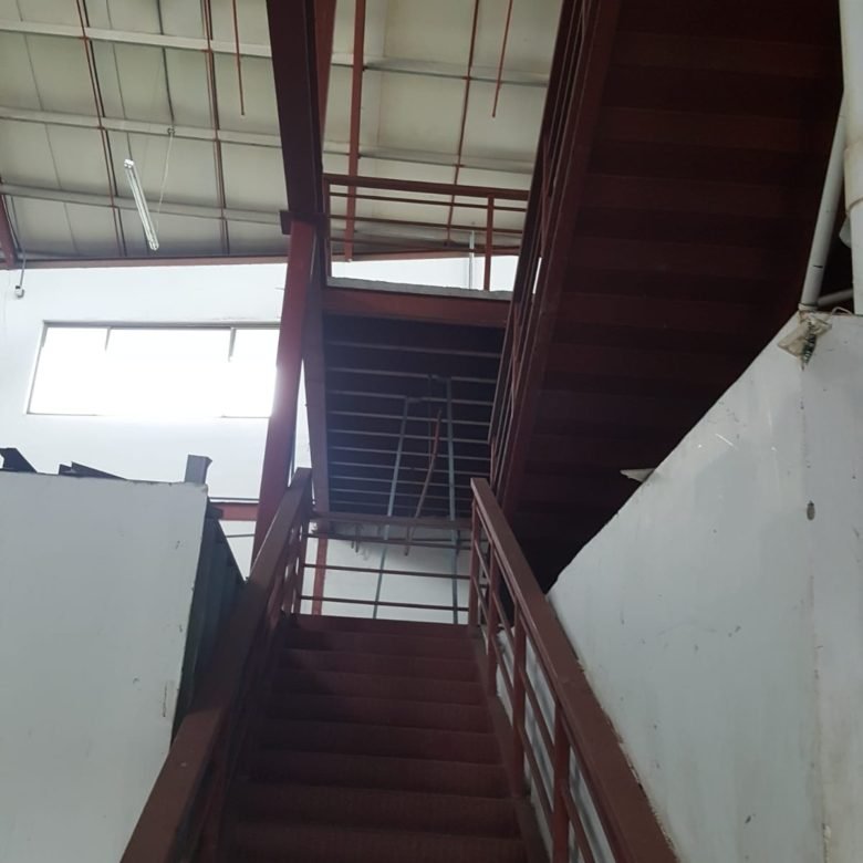 Galera – Bodega: 691 m², Ancon, Parque Industrial, con Oficinas