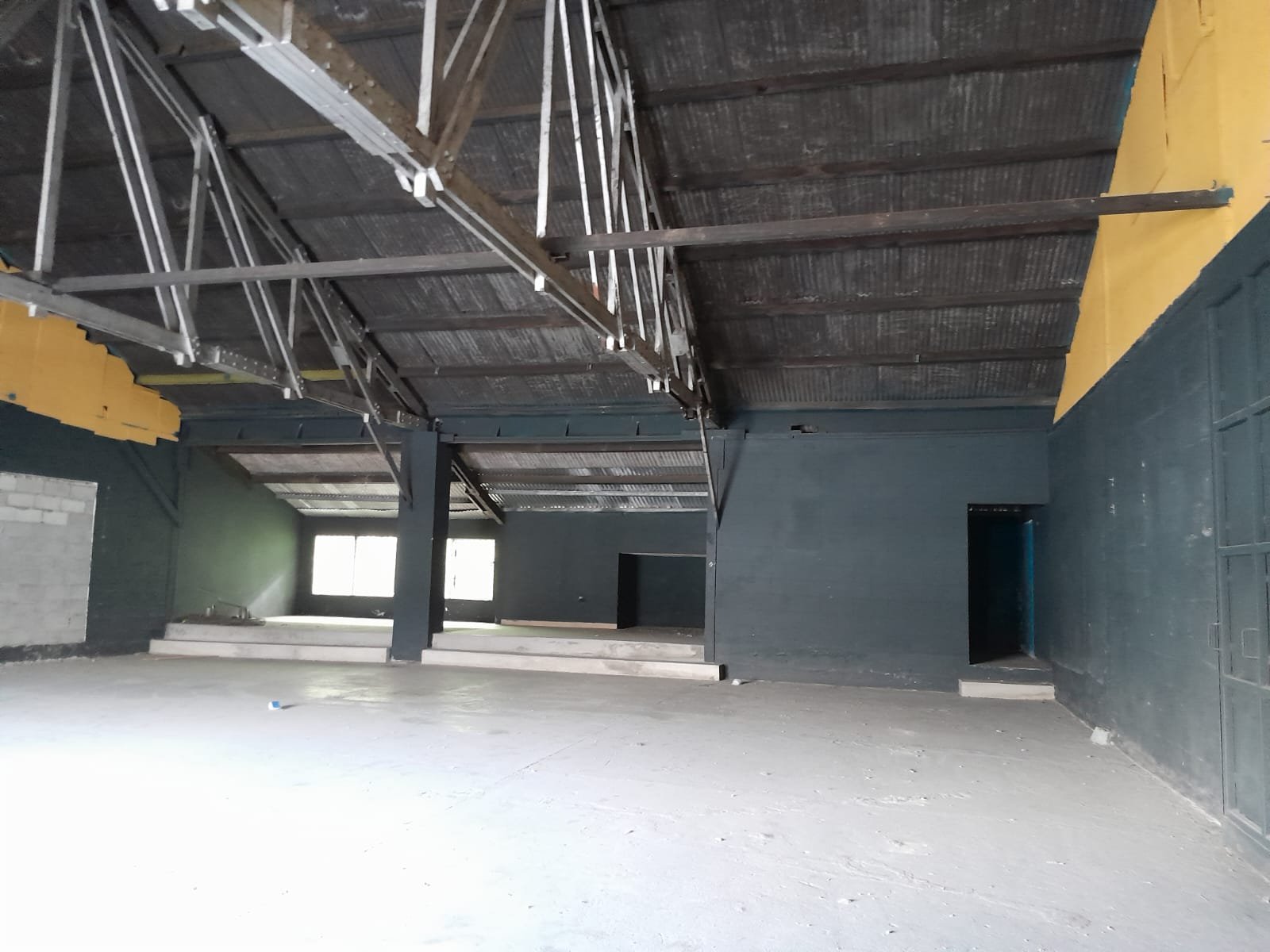 Diablo – Sector del Canal: Bodega de 185 m², a Nivel de Calle, un Solo Nivel