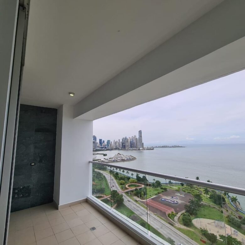 Av Balboa, Frente Al Mar: Hermoso Rivage, de 2 Habitaciones, 2 Baños