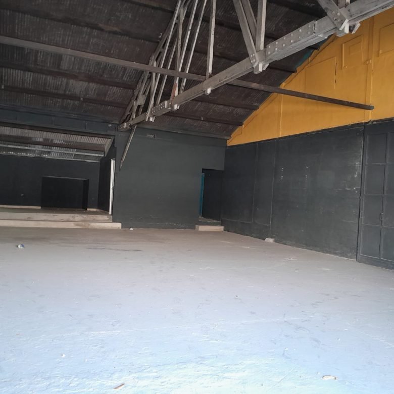 Diablo – Sector del Canal: Bodega de 185 m², a Nivel de Calle, un Solo Nivel