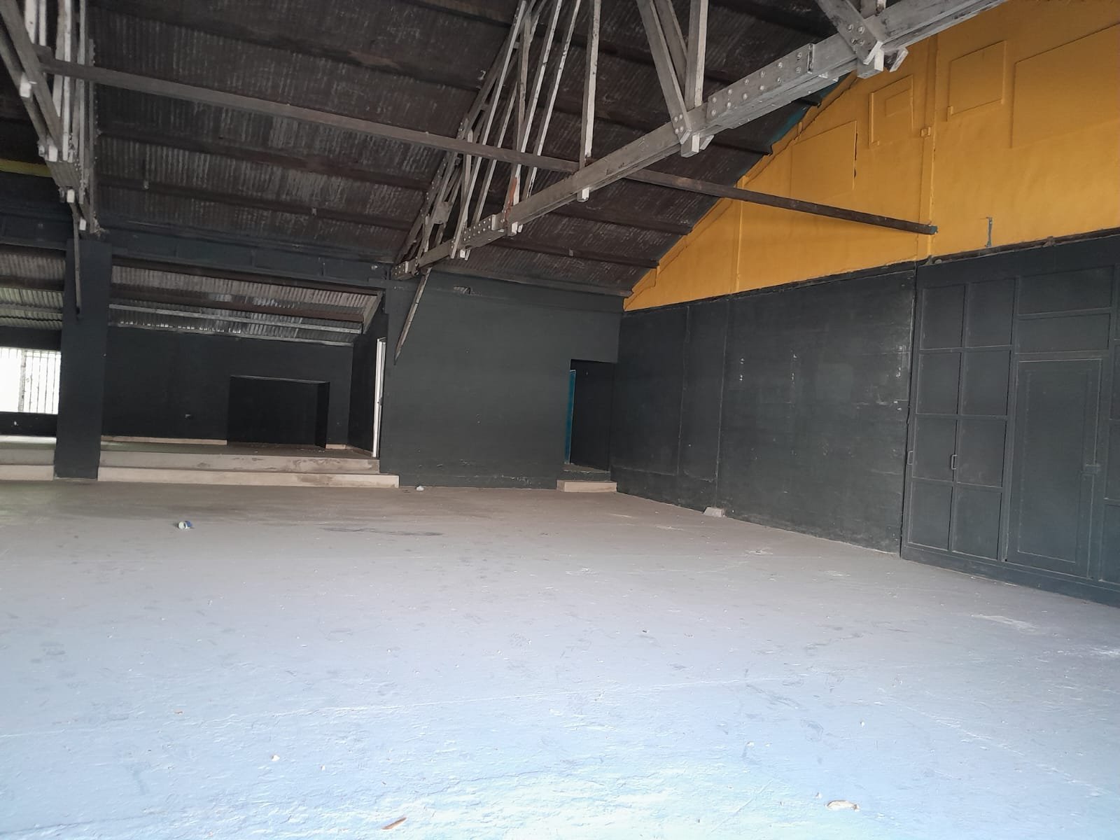 Diablo – Sector del Canal: Bodega de 185 m², a Nivel de Calle, un Solo Nivel