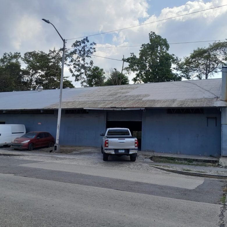 Diablo – Sector del Canal: Bodega de 185 m², a Nivel de Calle, un Solo Nivel