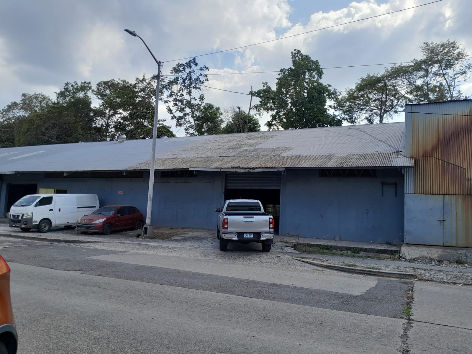Diablo – Sector del Canal: Bodega de 185 m², a Nivel de Calle, un Solo Nivel