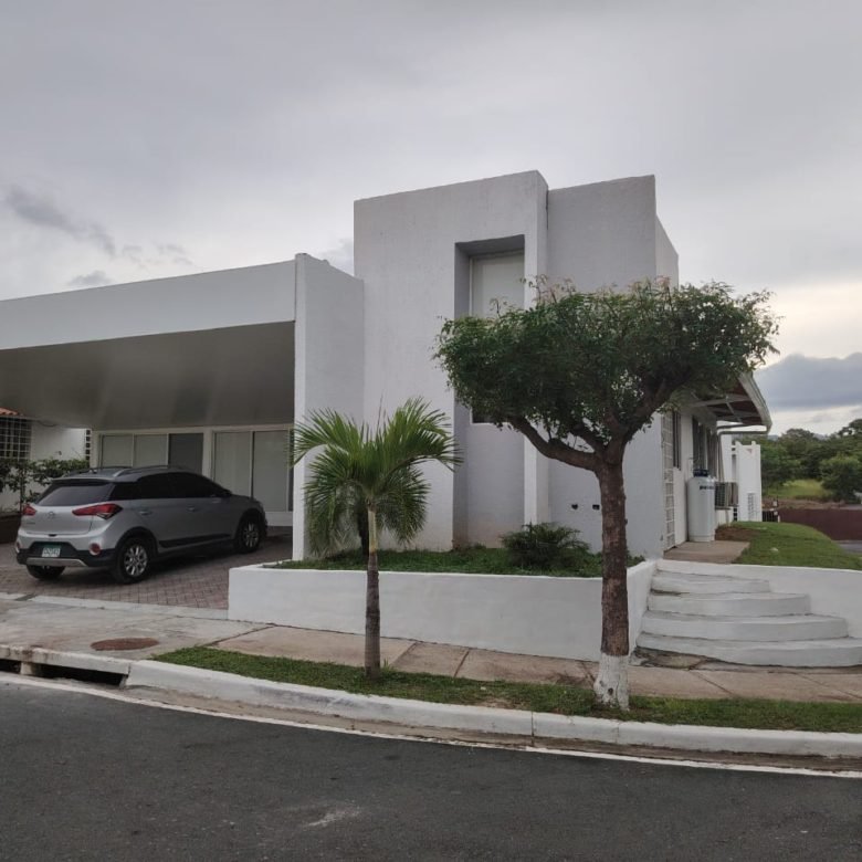 Coronado, Paradise Point: Casa de 3 Habitaciones, Amoblada, un nivel, con Den, Patio