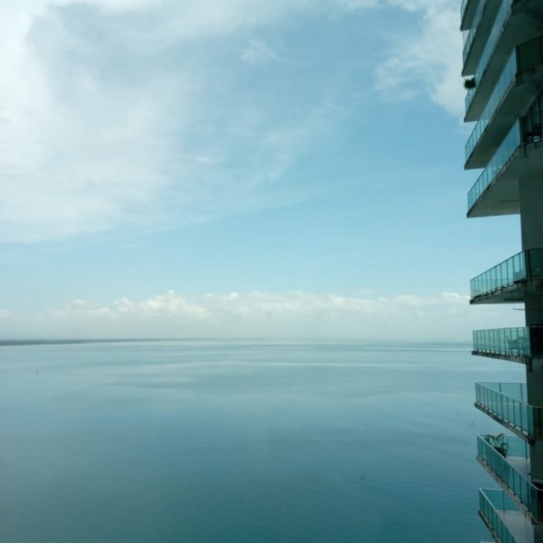 Punta Pacifica – Oasis Piso Alto: Amoblado – 96 m², 2 Recamaras, 2 baños