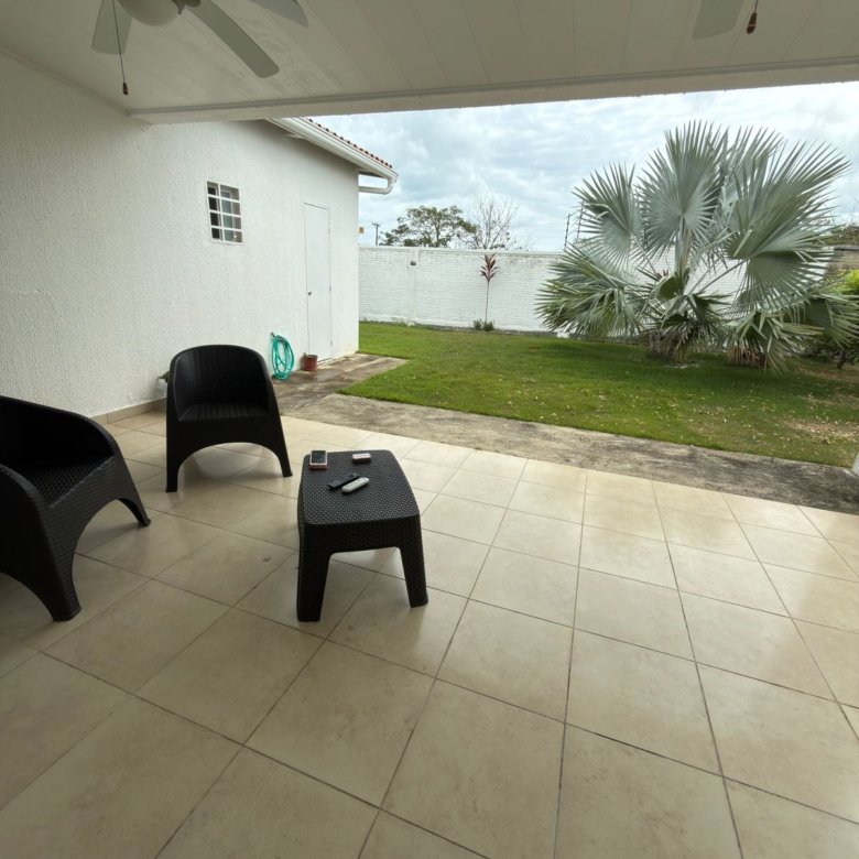 Coronado, Paradise Point: Casa de 3 Habitaciones, Amoblada, un nivel, con Den, Patio