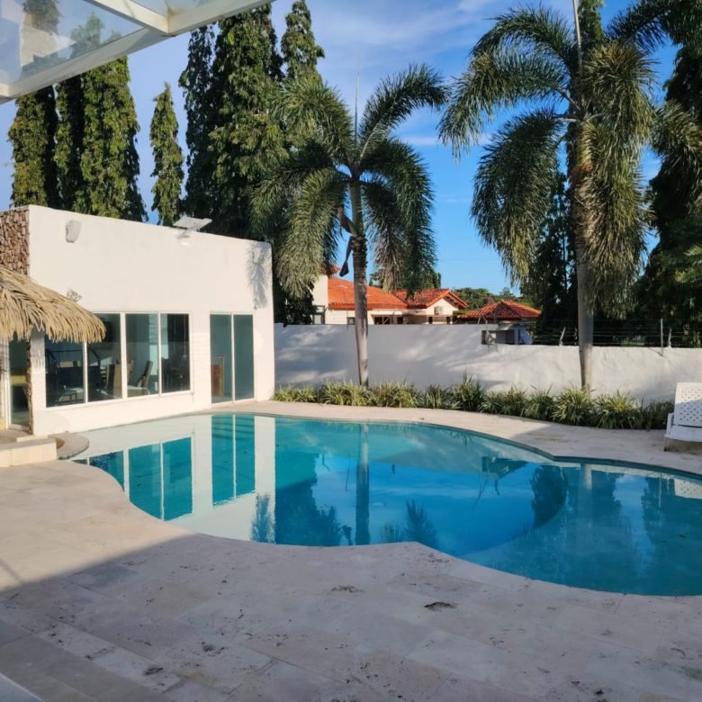 Playa Coronado, Casa con Piscina: Amplia Residencia de 5 Habitaciones, Amoblada