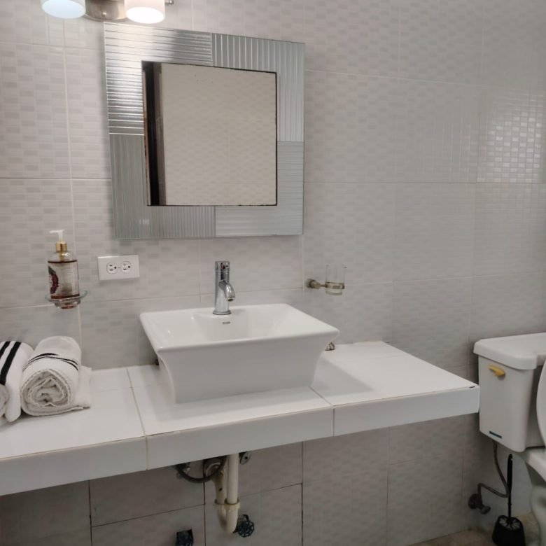 Playa Coronado, Casa con Piscina: Amplia Residencia de 5 Habitaciones, Amoblada