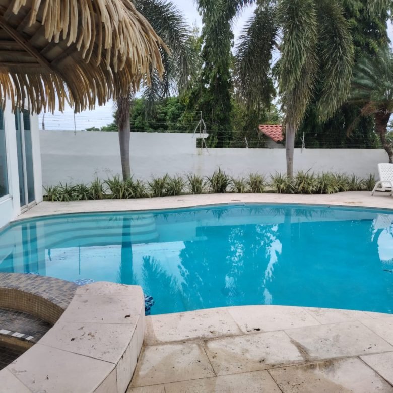 Playa Coronado, Casa con Piscina: Amplia Residencia de 5 Habitaciones, Amoblada