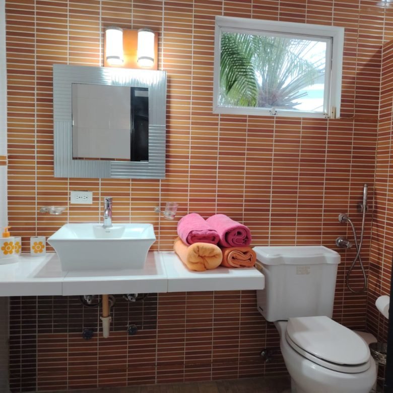 Playa Coronado, Casa con Piscina: Amplia Residencia de 5 Habitaciones, Amoblada