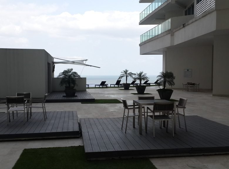 Punta Pacifica – Oasis Piso Alto: Amoblado – 96 m², 2 Recamaras, 2 baños