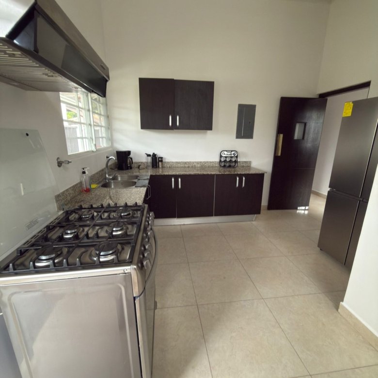 Coronado, Paradise Point: Casa de 3 Habitaciones, Amoblada, un nivel, con Den, Patio
