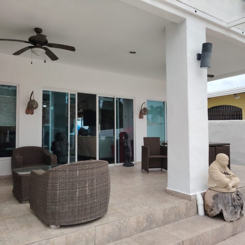 Playa Coronado, Casa con Piscina: Amplia Residencia de 5 Habitaciones, Amoblada