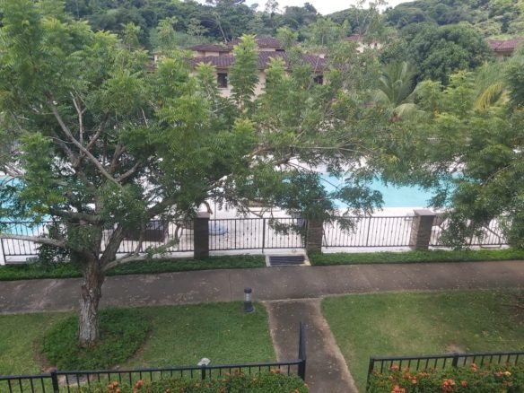 Embassy Club – Clayton: Town Home de 3 Recámaras con Patio + Cbe