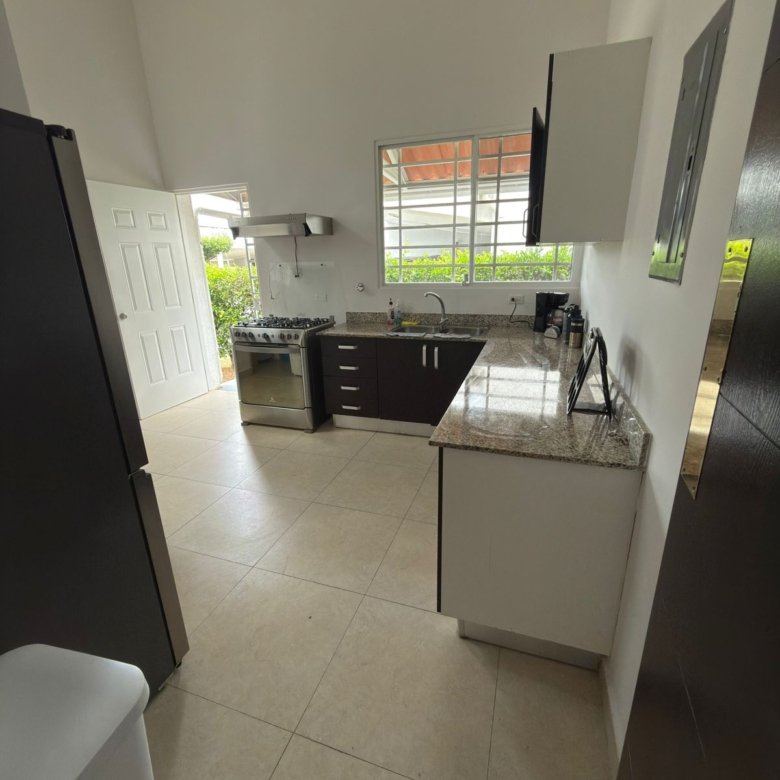 Coronado, Paradise Point: Casa de 3 Habitaciones, Amoblada, un nivel, con Den, Patio