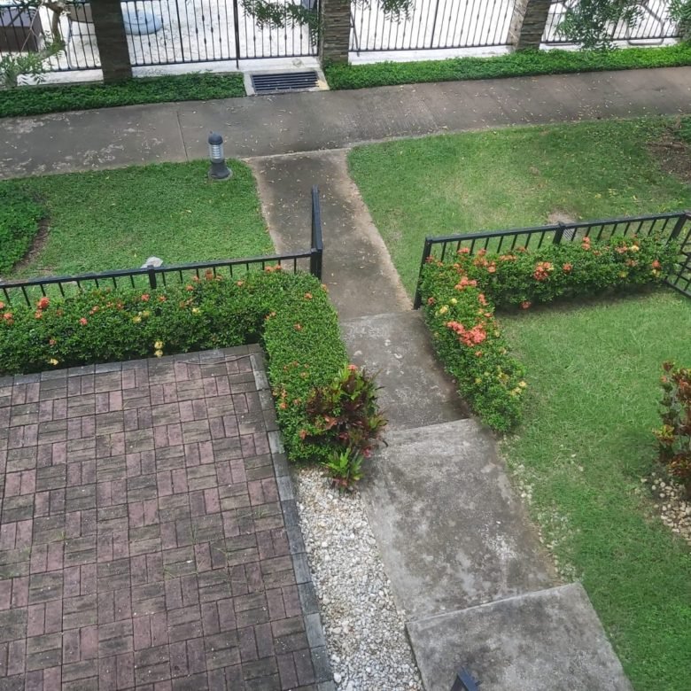 Embassy Club – Clayton: Town Home de 3 Recámaras con Patio + Cbe