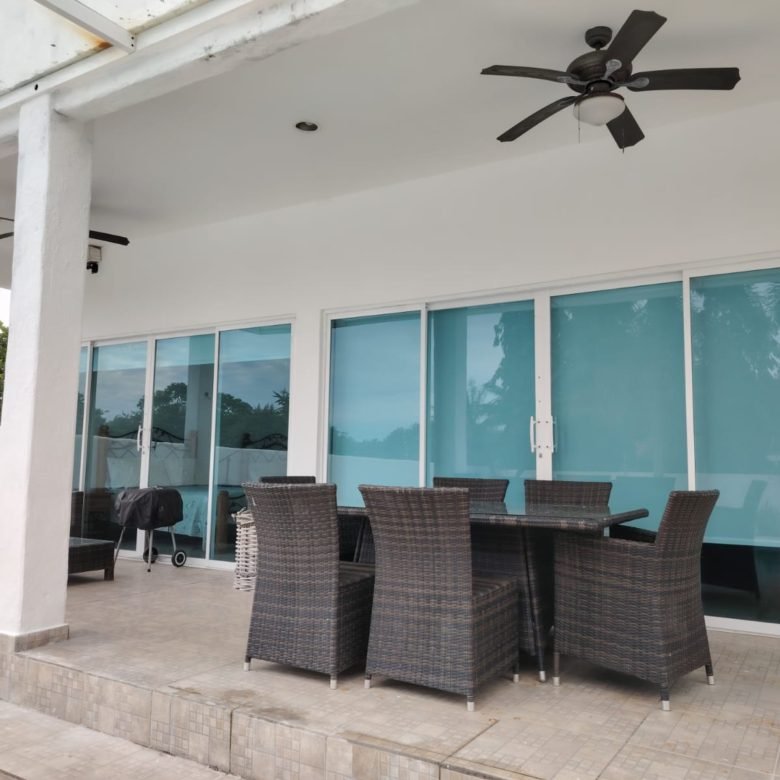 Playa Coronado, Casa con Piscina: Amplia Residencia de 5 Habitaciones, Amoblada