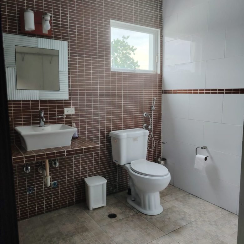 Playa Coronado, Casa con Piscina: Amplia Residencia de 5 Habitaciones, Amoblada