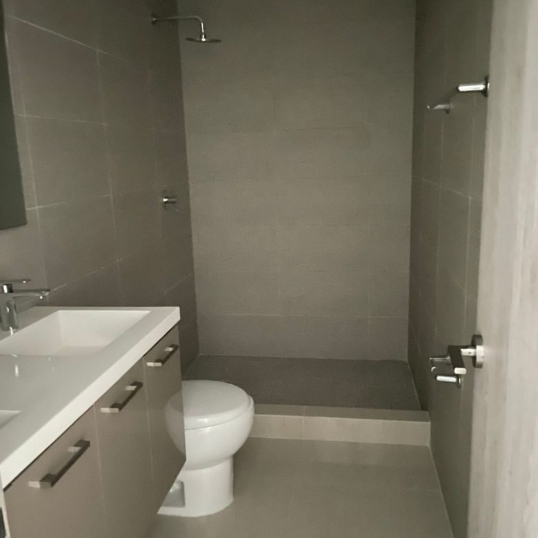 Bella Vista / Cinta Costera: Cerca Parque Urraca, Gv 43, Apto de 2 Recs, Lb