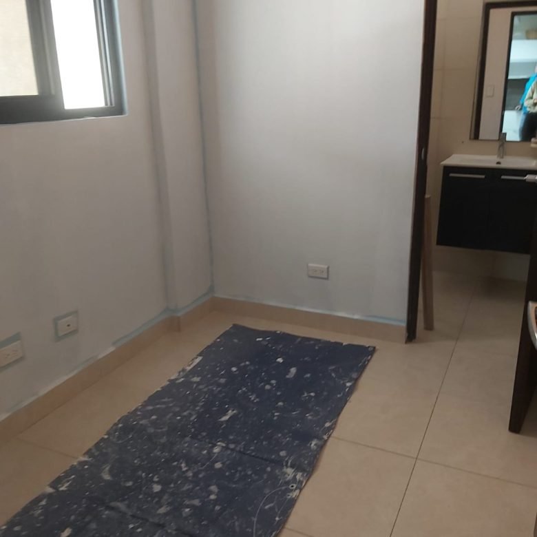 Embassy Club – Clayton: Town Home de 3 Recámaras con Patio + Cbe