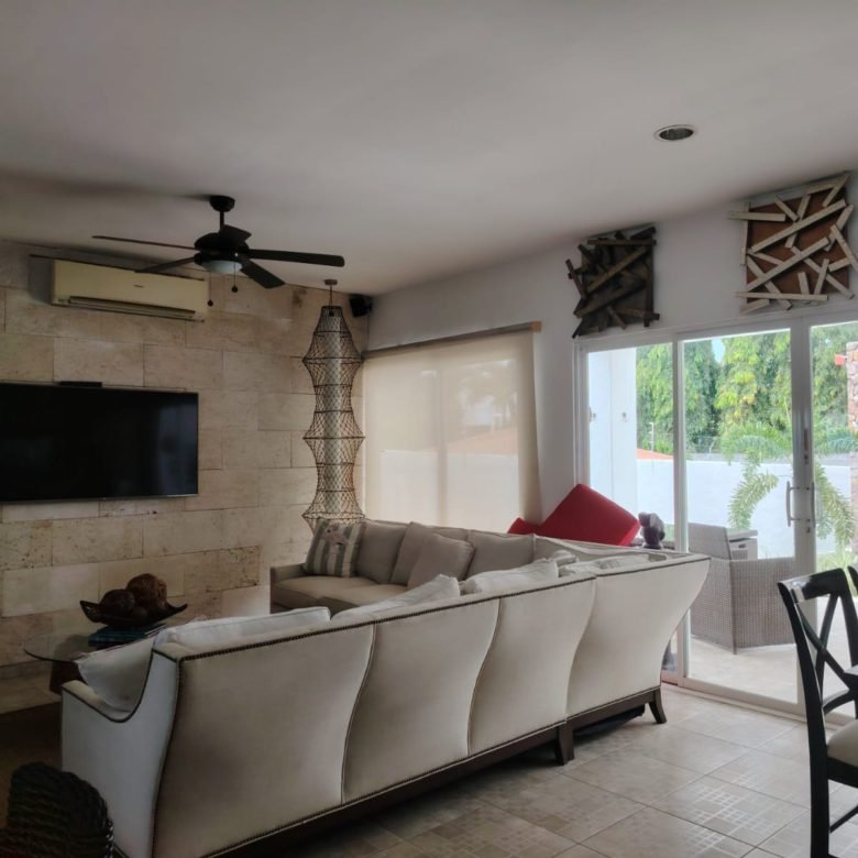 Playa Coronado, Casa con Piscina: Amplia Residencia de 5 Habitaciones, Amoblada