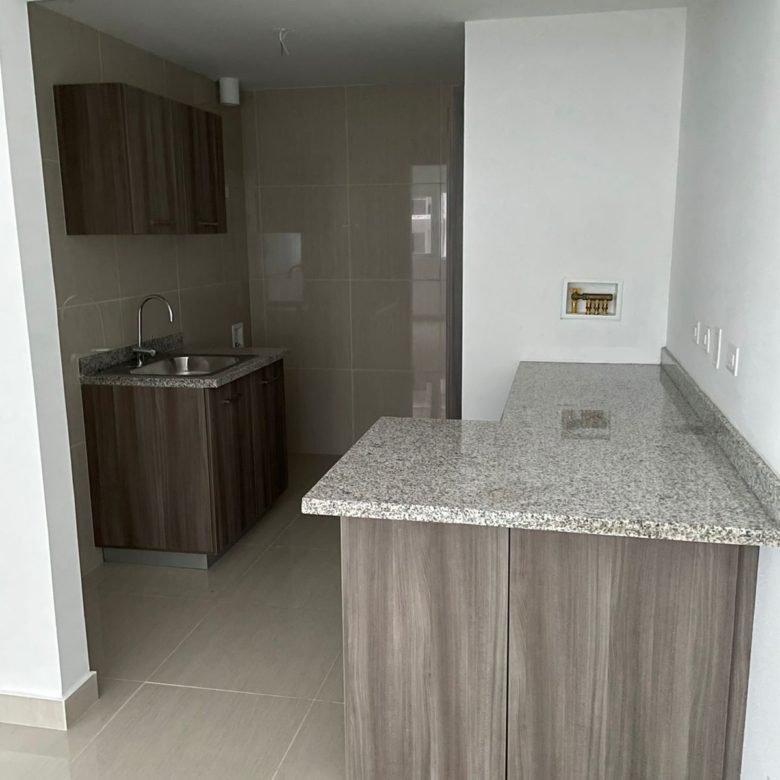 Bella Vista / Cinta Costera: Cerca Parque Urraca, Gv 43, Apto de 2 Recs, Lb
