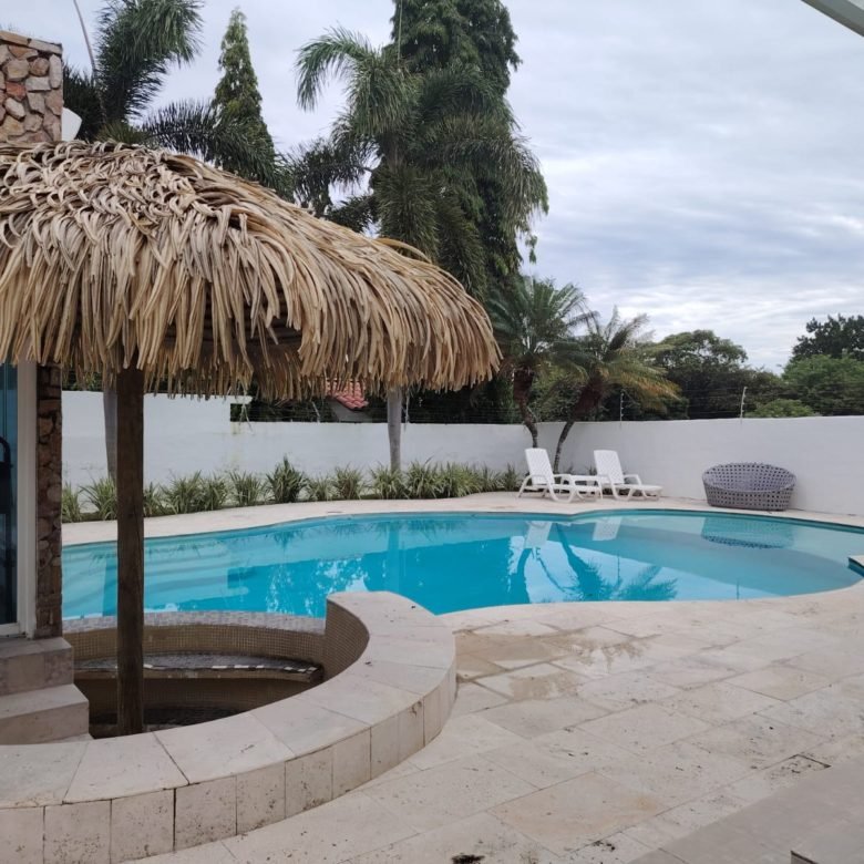 Playa Coronado, Casa con Piscina: Amplia Residencia de 5 Habitaciones, Amoblada