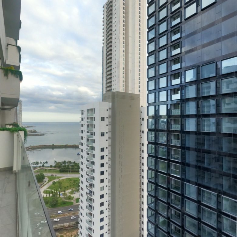 Bella Vista / Cinta Costera: Cerca Parque Urraca, Gv 43, Apto de 2 Recs, Lb