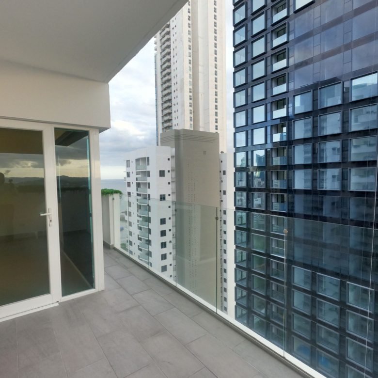 Bella Vista / Cinta Costera: Cerca Parque Urraca, Gv 43, Apto de 2 Recs, Lb
