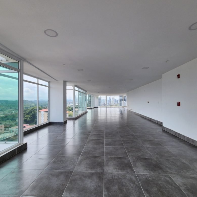 Bella Vista – Local Comercial de Roof – Top: con Terrazas Abiertas, Punto de Gas