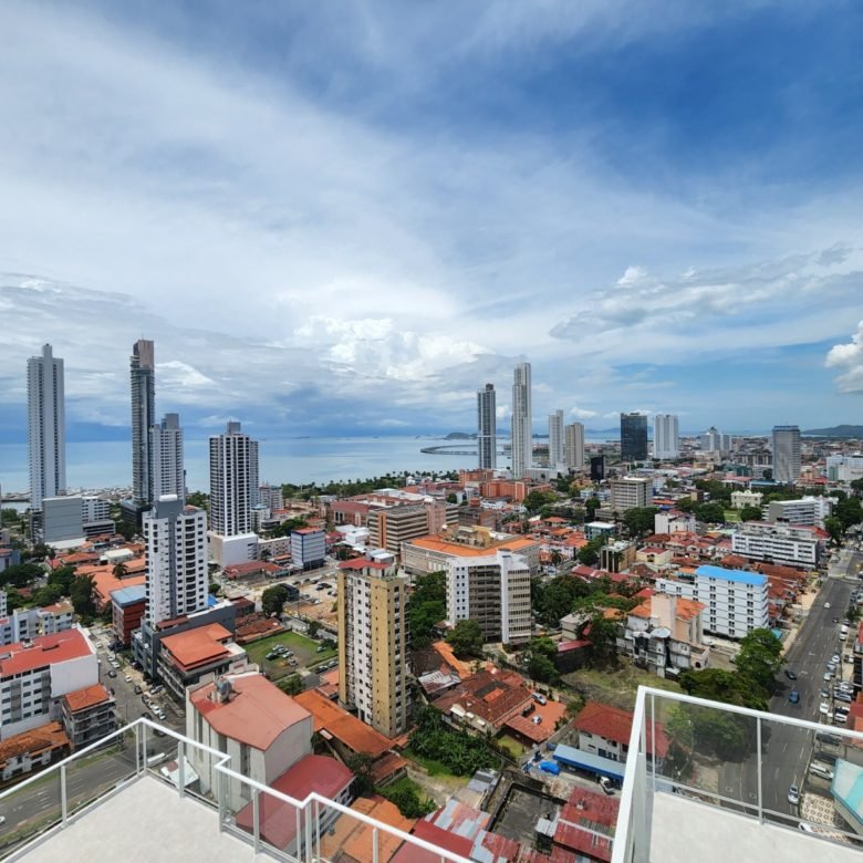 Bella Vista – Local Comercial de Roof – Top: con Terrazas Abiertas, Punto de Gas