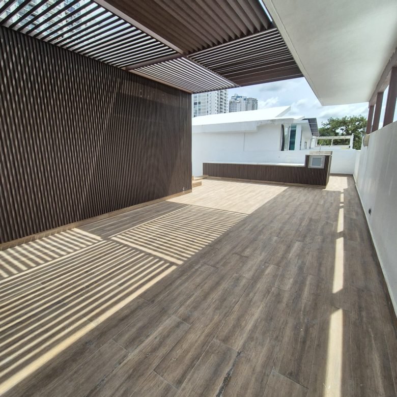 Casa en Altos del Golf: Moderna, con Piscina, con Rooftop, 4 Recámaras
