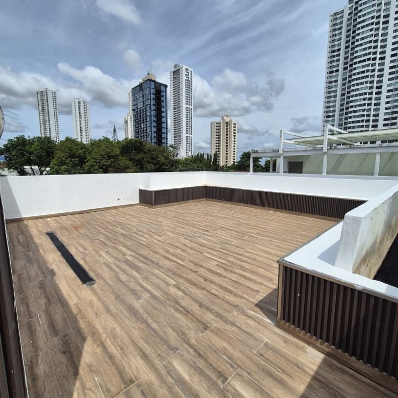 Casa en Altos del Golf: Moderna, con Piscina, con Rooftop, 4 Recámaras