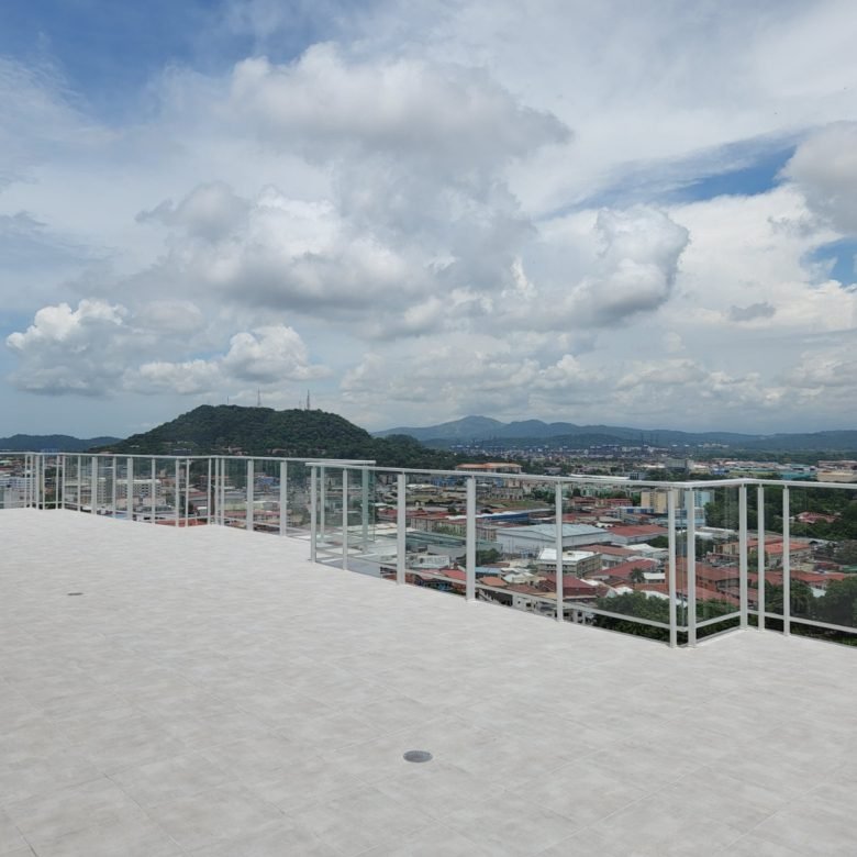 Bella Vista – Local Comercial de Roof – Top: con Terrazas Abiertas, Punto de Gas