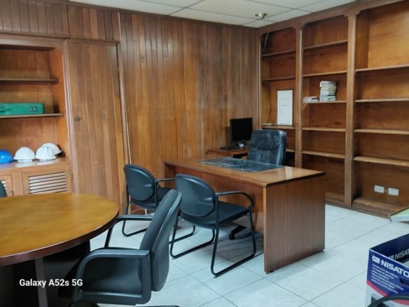 Area Bancaria, Obarrio: Oficina Amoblada, con 3 Oficinas, Piso 1, con Escaleras