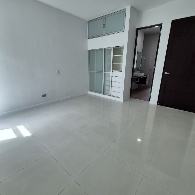 Casa en Altos del Golf: Moderna, con Piscina, con Rooftop, 4 Recámaras