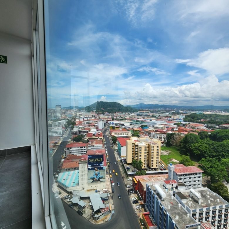 Bella Vista – Local Comercial de Roof – Top: con Terrazas Abiertas, Punto de Gas