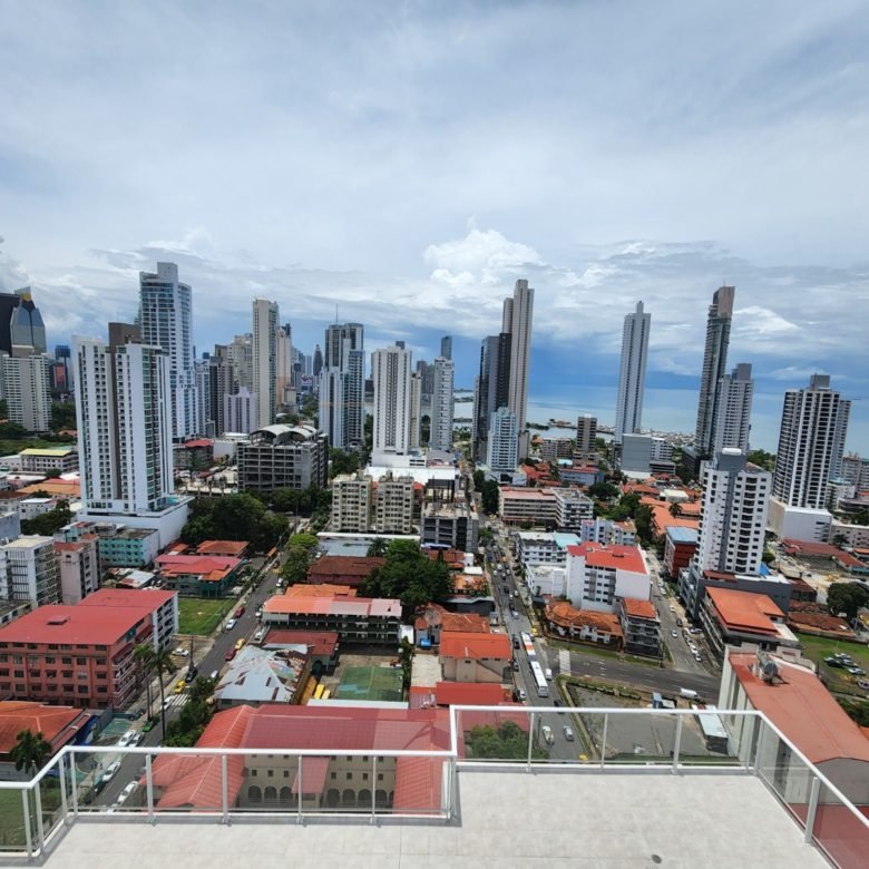 Bella Vista – Local Comercial de Roof – Top: con Terrazas Abiertas, Punto de Gas