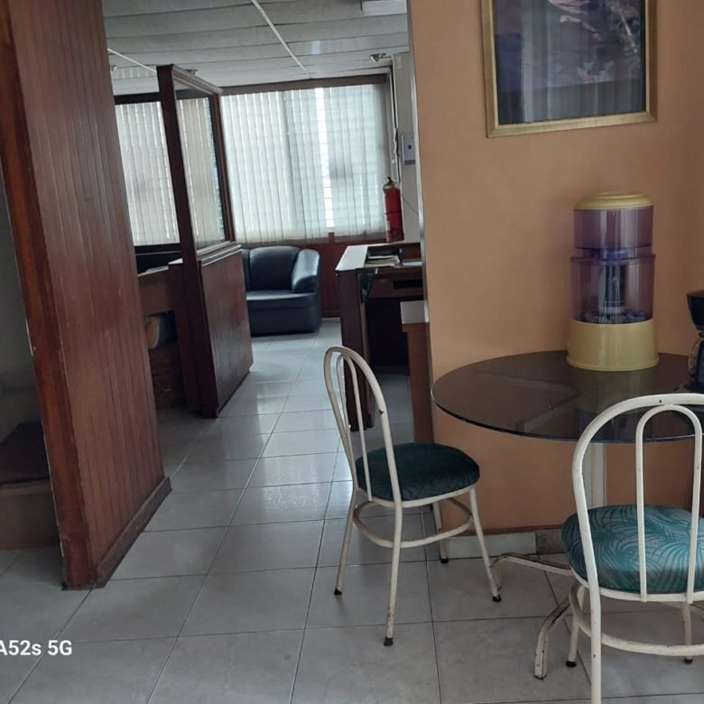 Area Bancaria, Obarrio: Oficina Amoblada, con 3 Oficinas, Piso 1, con Escaleras
