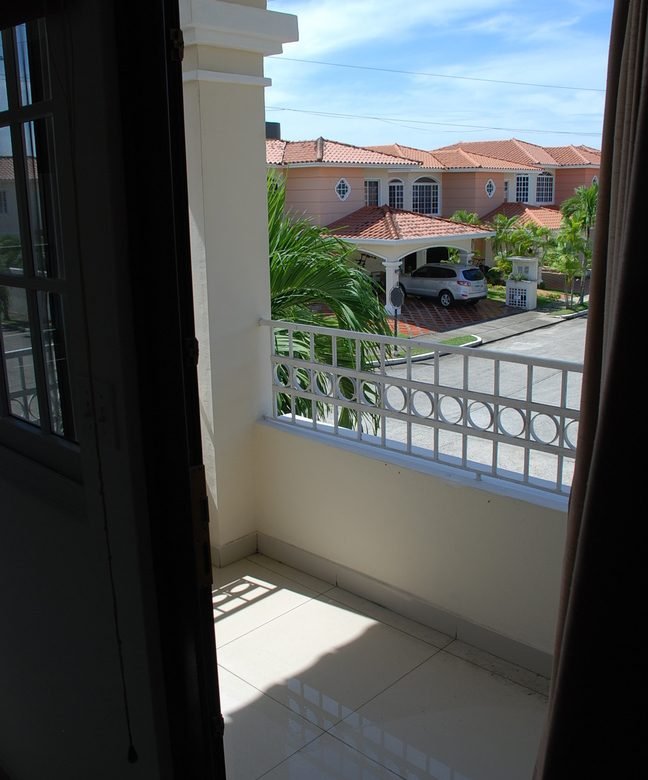 Costa Sur – Villa Valencia: Residencial con Seguridad 24hrs, de excelente nivel