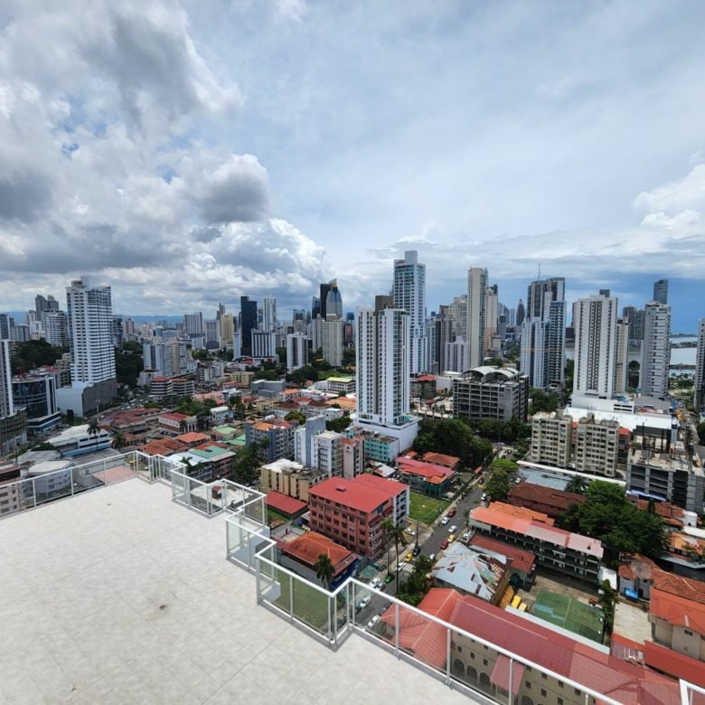 Bella Vista – Local Comercial de Roof – Top: con Terrazas Abiertas, Punto de Gas