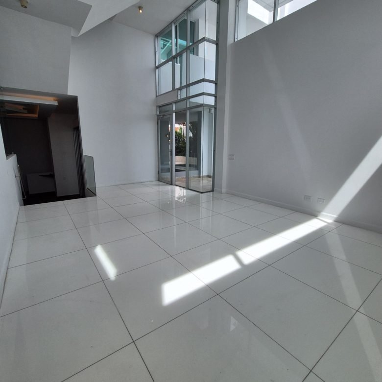 Casa en Altos del Golf: Moderna, con Piscina, con Rooftop, 4 Recámaras