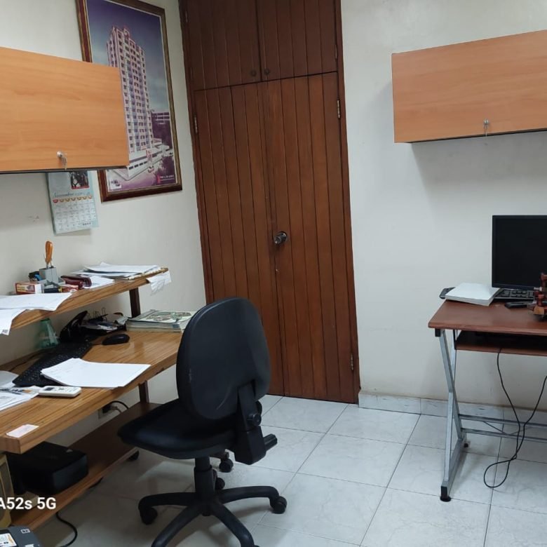 Area Bancaria, Obarrio: Oficina Amoblada, con 3 Oficinas, Piso 1, con Escaleras