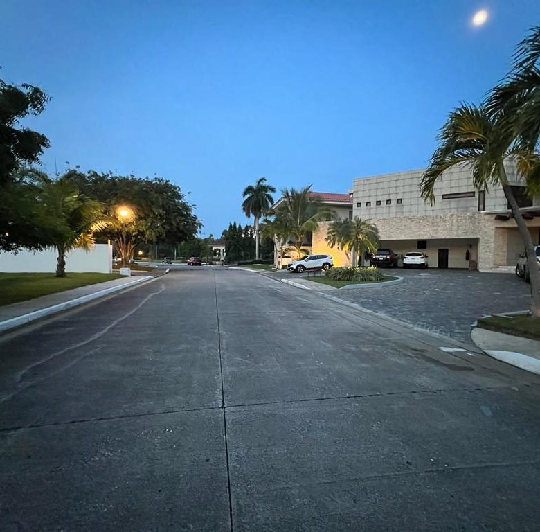 Casa frente al Mar en Costa del Este – Ciudad de Panamá, Residencial con Seguridad 24/7
