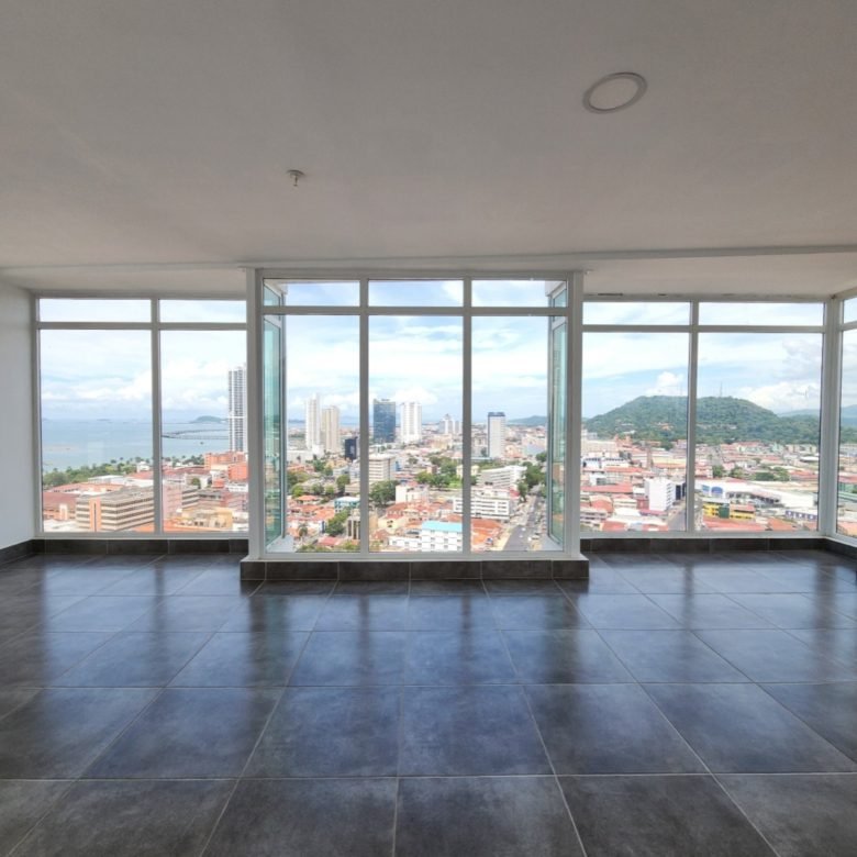 Bella Vista – Local Comercial de Roof – Top: con Terrazas Abiertas, Punto de Gas