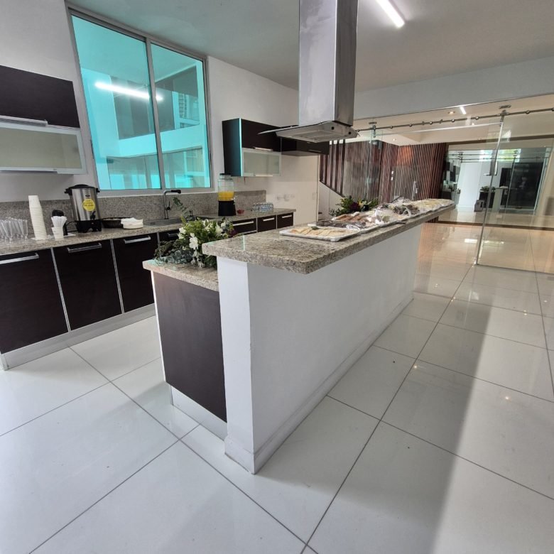 Casa en Altos del Golf: Moderna, con Piscina, con Rooftop, 4 Recámaras