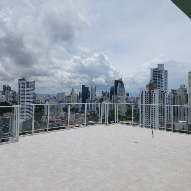 Bella Vista – Local Comercial de Roof – Top: con Terrazas Abiertas, Punto de Gas