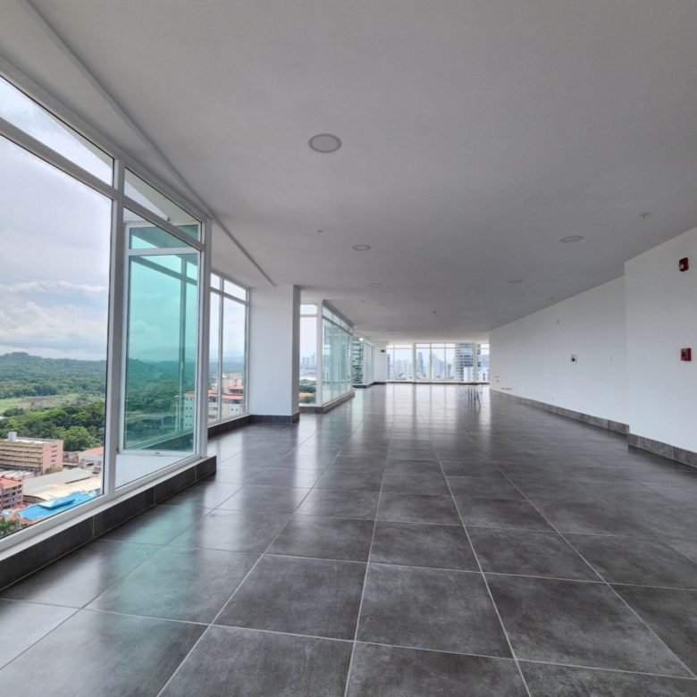 Bella Vista – Local Comercial de Roof – Top: con Terrazas Abiertas, Punto de Gas